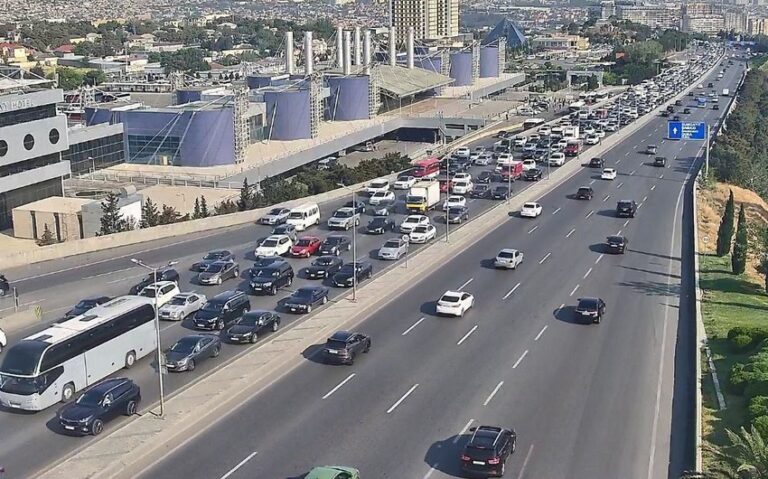 Bakının bir sıra yollarında sıxlıq müşahidə olunur – SİYAHI