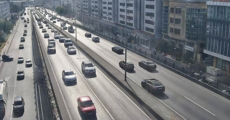 Bakının bir sıra yollarında tıxac yaranıb