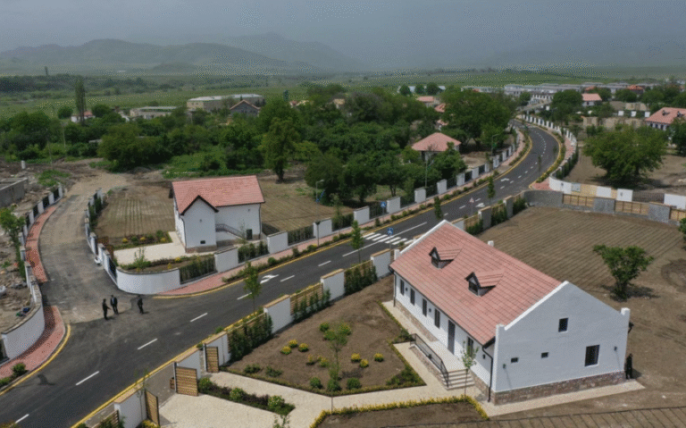 Köç karvanı Xocalı rayonunun Təzəbinə kəndinə çatıb