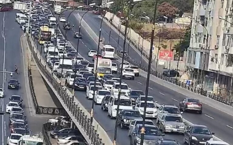 Bakının bir sıra yollarında sıxlıq var – SİYAHI