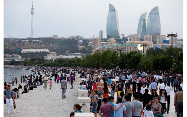 Azərbaycan turizm sektorunda mühüm oyunçuya çevrilir: turistlərin sayı kəskin şəkildə artıb