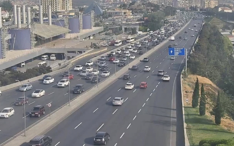 Bakının bir sıra yollarında tıxac yaranıb