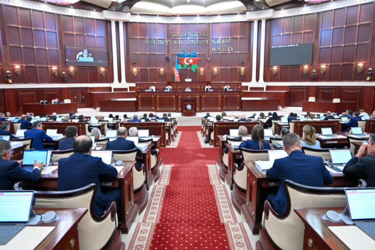 Deputatlar toplaşdılar – Gündəlikdə 12 məsələ var