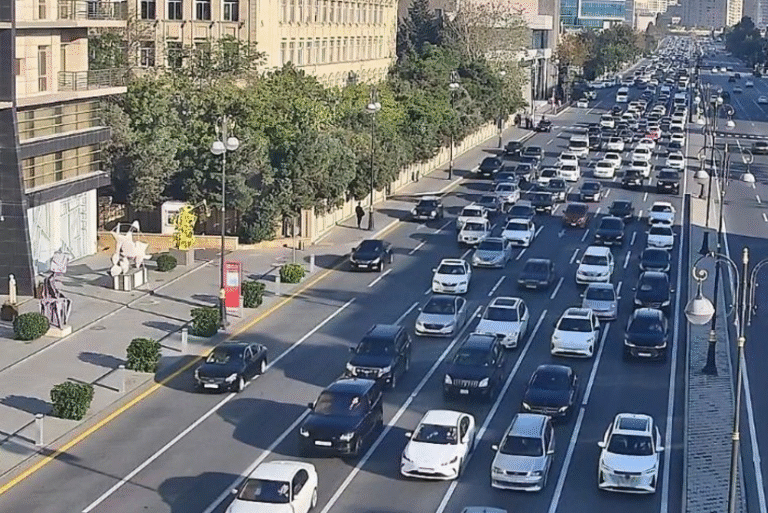 Bakıda 15 istiqamətdə tıxac var – SİYAHI