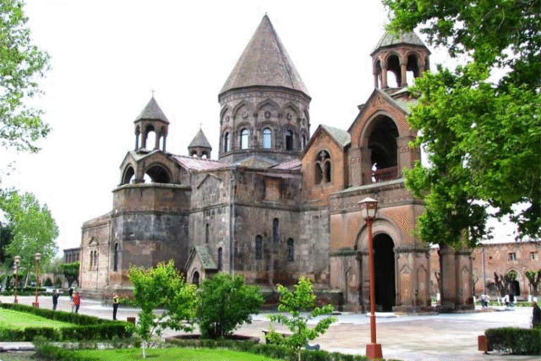 Ermənistanda “beşinci kolon”un keşişləri – cəmiyyətdə yenidən vəftiz olunmaq zərurəti – ŞƏRH