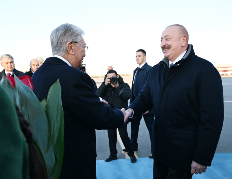 İlham Əliyev Astanada – Tokayev şəxsən qarşıladı – FOTOLAR
