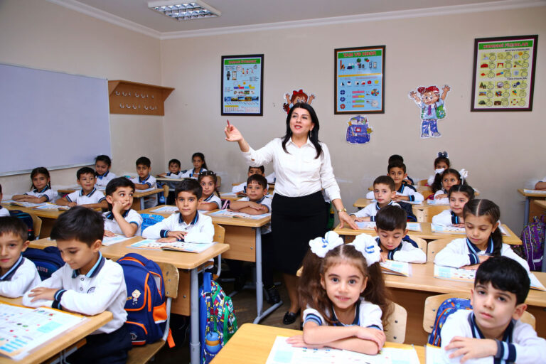 Rus bölməsində hansı fənlər Azərbaycan dilində tədris ediləcək?