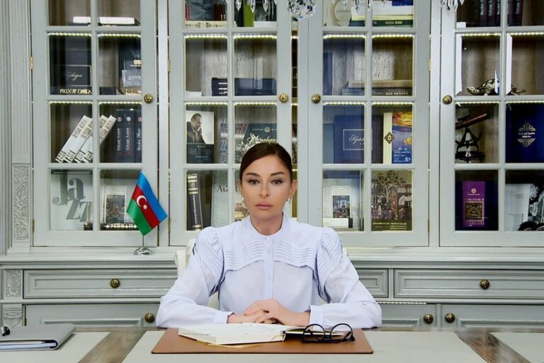 Mehriban Əliyeva Həmrəylik Günü və Yeni illə bağlı paylaşım edib