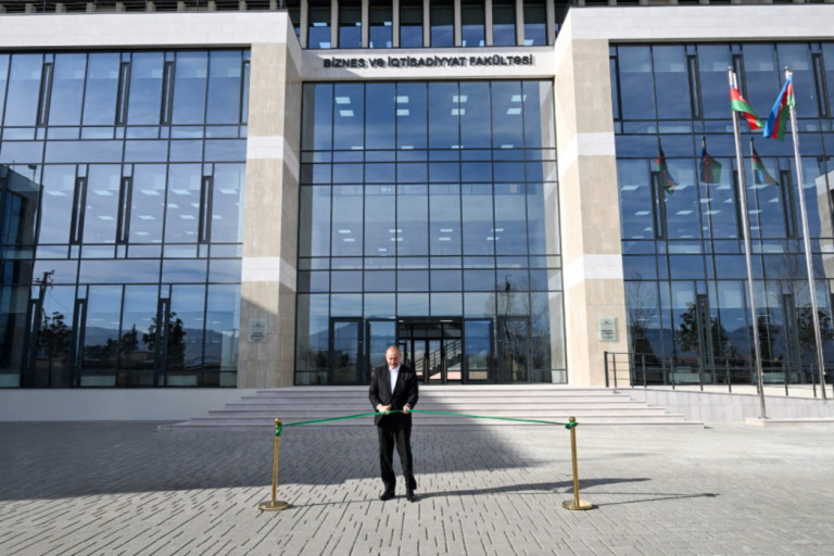 Prezident Qarabağ Universitetinin Biznes və iqtisadiyyat fakültəsinin binasının açılışında iştirak edib