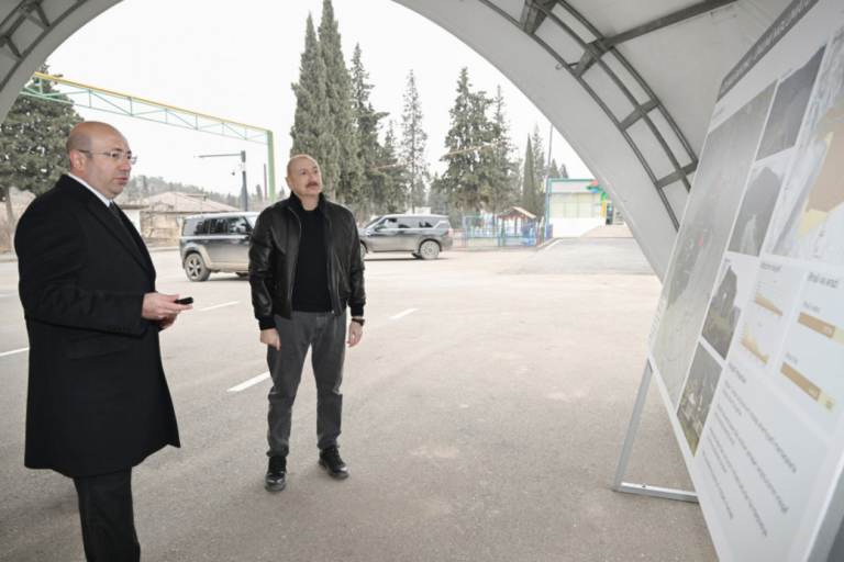 Prezident İlham Əliyev Ağdərə şəhərinin Baş planı ilə tanış olub