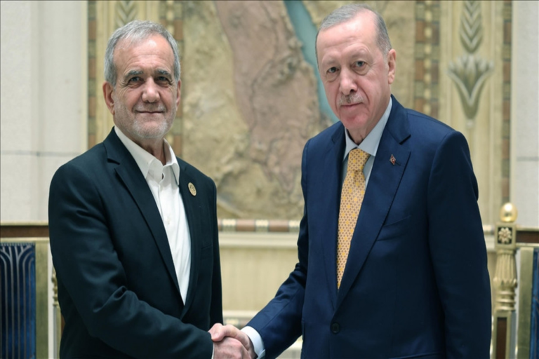 Ərdoğan Pezeşkianla bölgədəki hərbi gərginliyi müzakirə edib