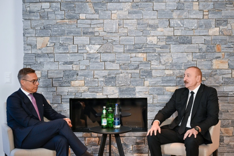 Azərbaycan Prezidenti Davosda finlandiyalı həmkarı ilə görüşüb