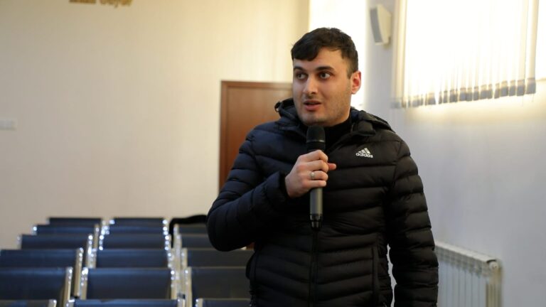 Fərid Şərifov vətənə dövlətə sədaqətlə xidmət edir.