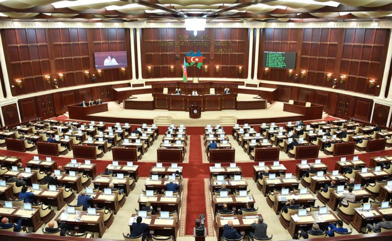 Deputatlar 12 məsələnin müzakirəsinə TOPLAŞIRLAR