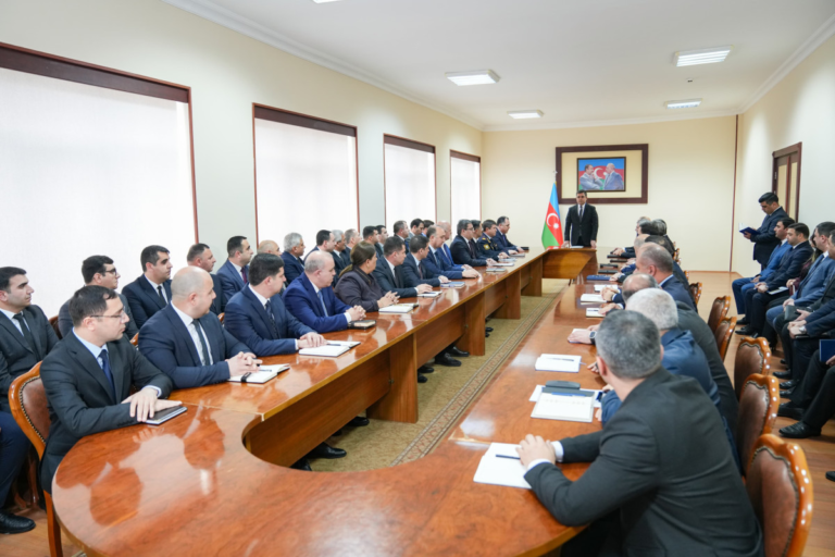 Naxçıvan MR Baş naziri kollektivə təqdim edilib