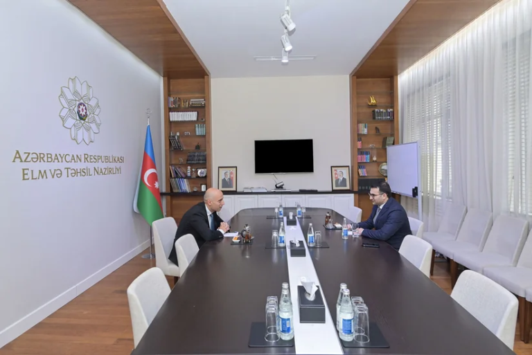 Emin Əmrullayev “Yüksəliş” müsabiqəsinin qalibləri ilə görüşüb