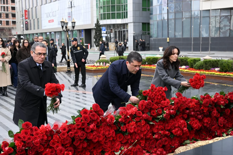 Medianın İnkişafı Agentliyinin kollektivi “Ana harayı” abidəsini ziyarət edib