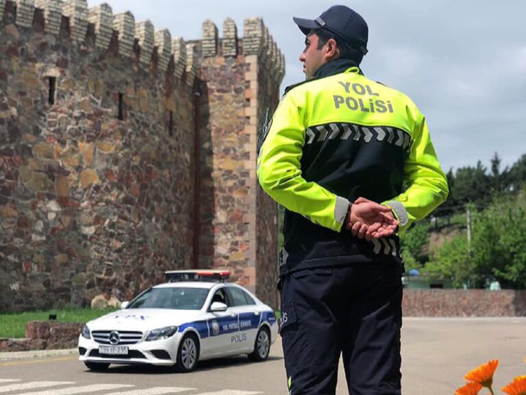 Yol polisi həftəsonu səfərə çıxan sürücülərə müraciət edib