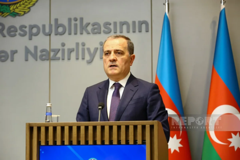 Ceyhun Bayramov somalili həmkarı ilə İrandan Azərbaycana edilmiş dron hücumu ilə bağlı müzakirə aparıb