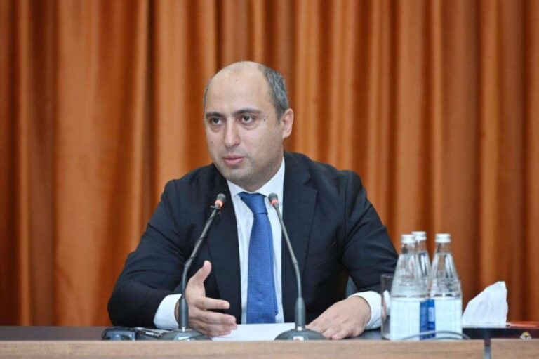 Emin Əmrullayev: Mövcud imtahan modeli beynəlxalq standartlara yaxınlaşıb