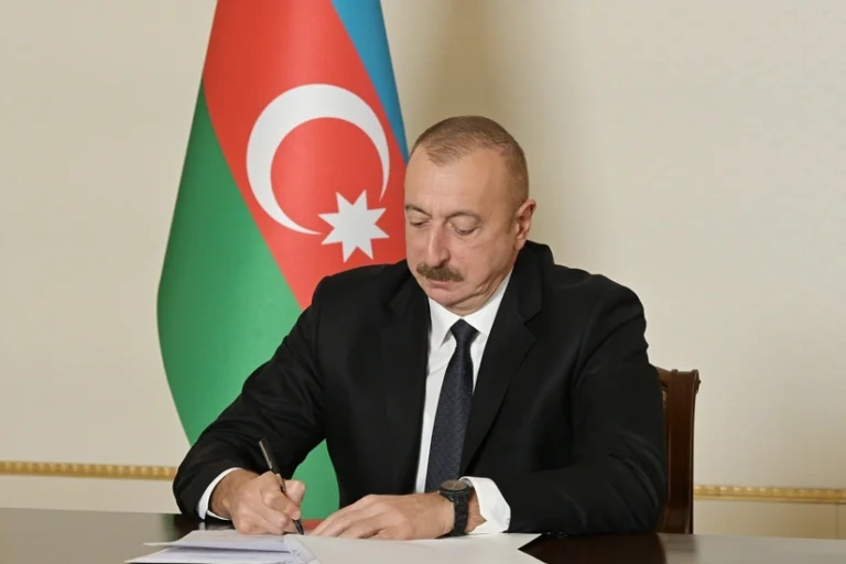 Prezident deputatı “Şöhrət” ordeni ilə təltif etdi