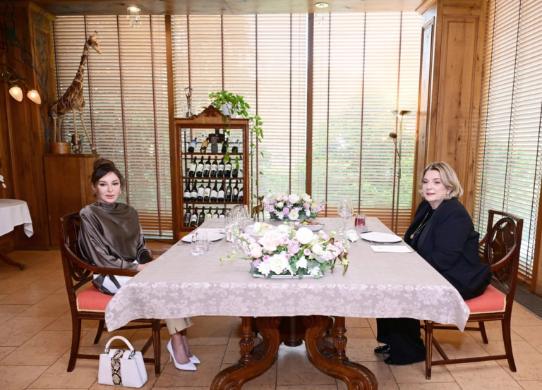 Tbilisidə Mehriban Əliyevanın şərəfinə lanç verilib