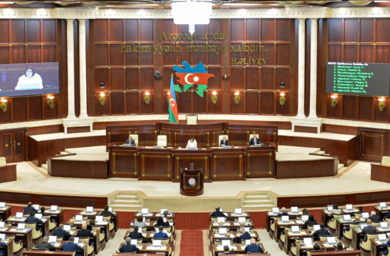 Deputatlar 8 vacib məsələnin müzakirəsinə BAŞLADILAR