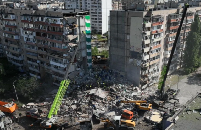 Kiyevdə dağıntılar altından 24 nəfərin meyiti çıxarıldı