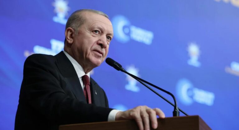 Ərdoğan Bakı ilə məsləhətləşmələrdən sonra Makronun Türkiyəyə keçid təklifini qəbul etməyib