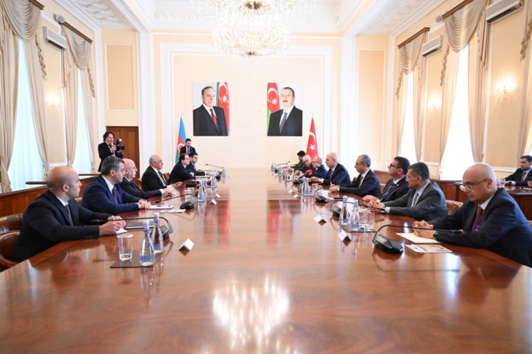 Əli Əsədov Numan Kurtulmuşla görüşüb