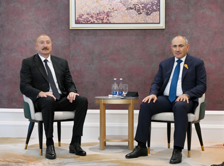 Azərbaycan Prezidenti İlham Əliyevin Bişkekdə Ermənistanın Baş naziri ilə görüşü keçirilib