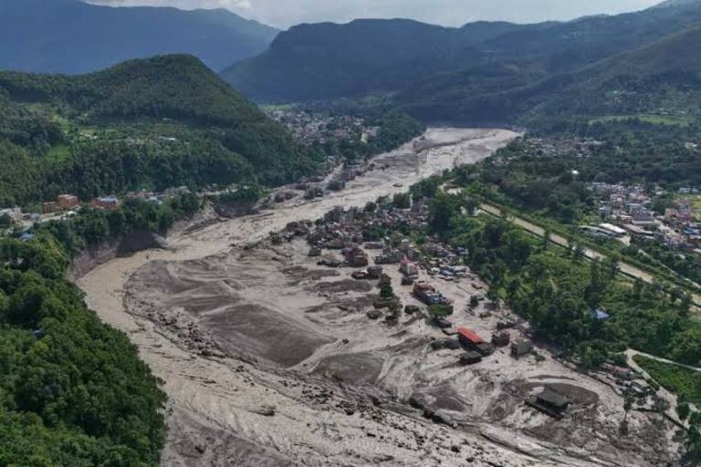 Nepal-Çin sərhədində daşqınlarda ölənlərin sayı 1000-i ötüb