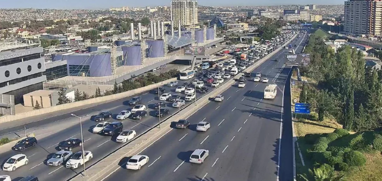 Bakının bəzi yollarında nəqliyyatın sıxlığı yaranıb
