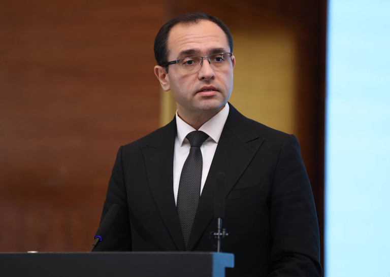 Nazir özünə yeni müşavir təyin etdi